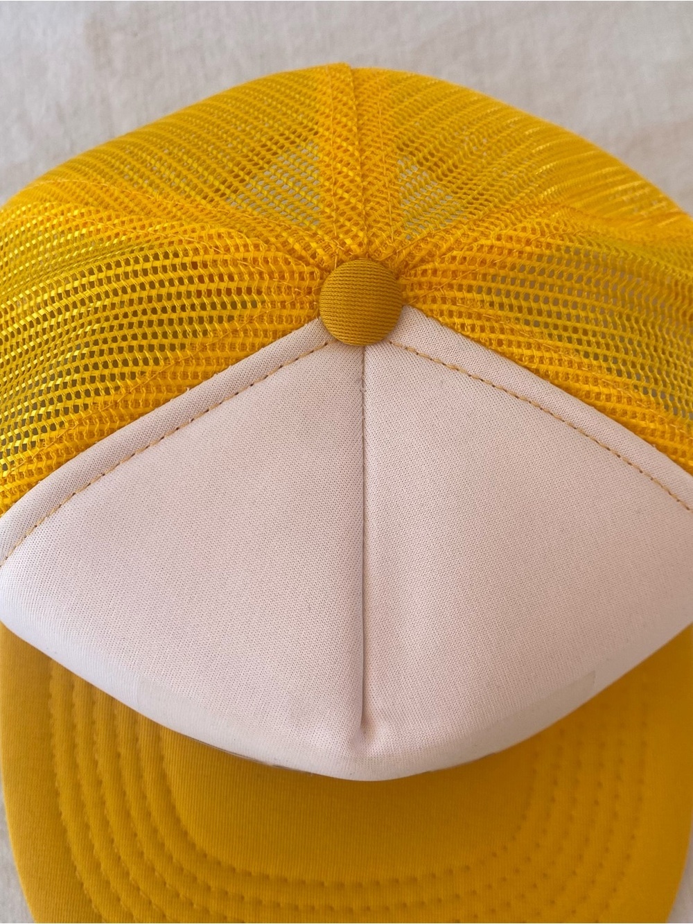 VTG Canada Spy Hill Saskatchewan Trucker Hat Snapback Cap Yellow Mesh - Picture 4 of 4